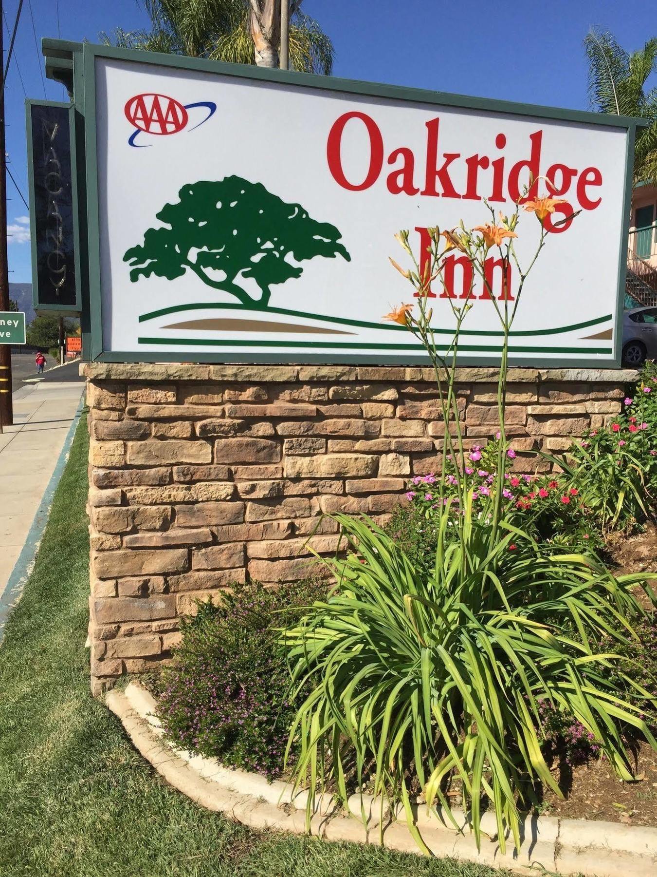 Oakridge Inn Oak View Exteriör bild
